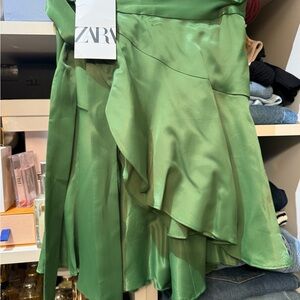 Zara Women's Vibrant Green Satin Mini Skirt